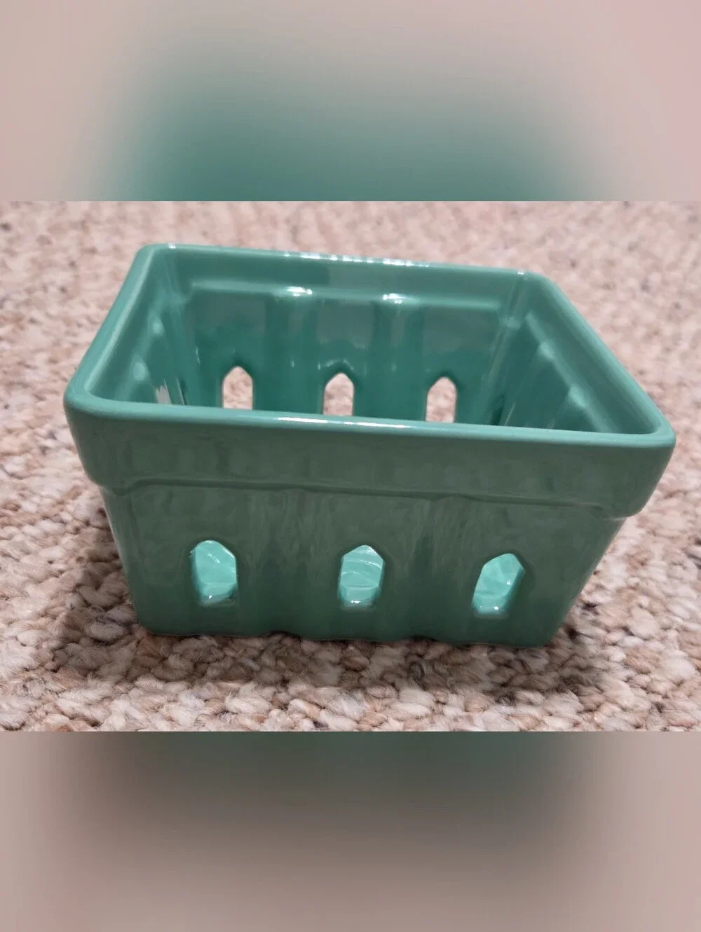 Set of 4 Ceramic Berry Baskets in Seafoam Green